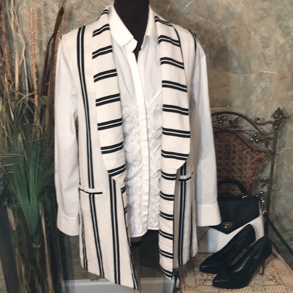 DO + BE 🌹 Black and white striped vest - Picture 2 of 11